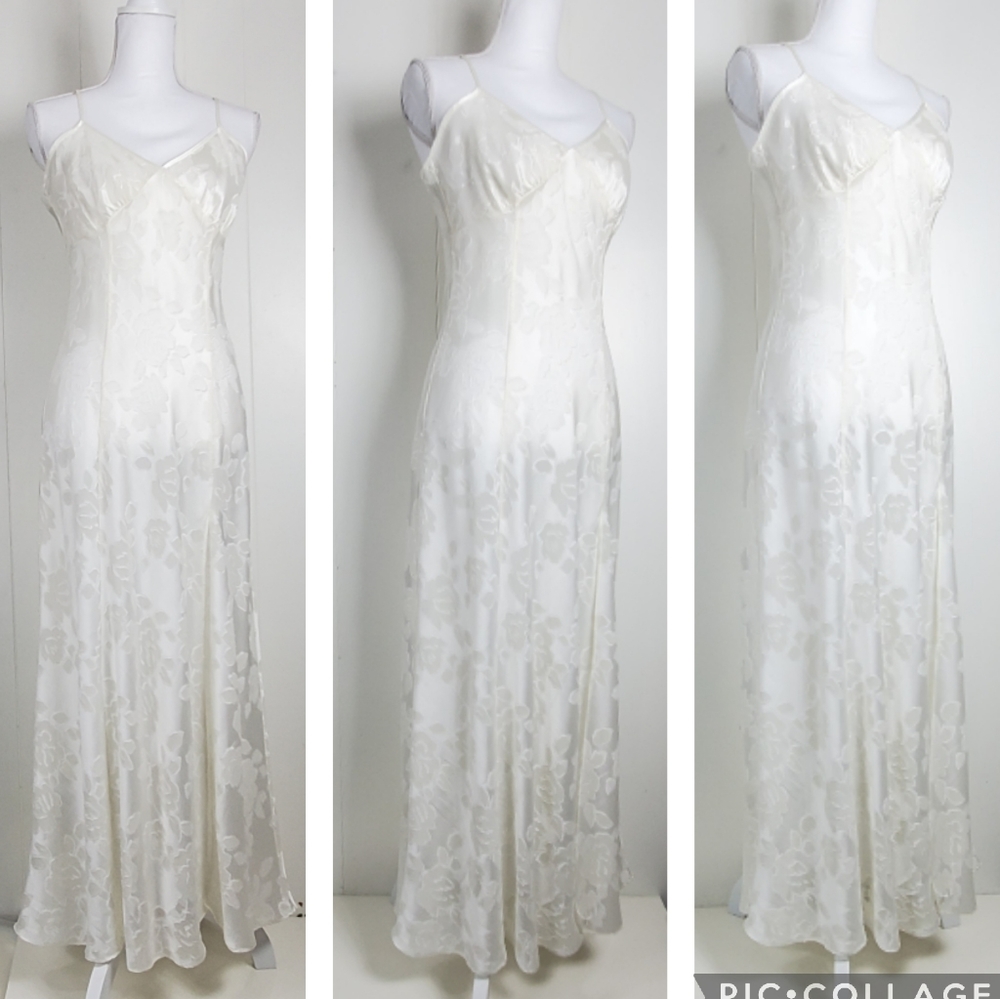 Vintage gold label nightgown with 23.5" slit, subtle floral sexy chemise medium - Picture 4 of 13